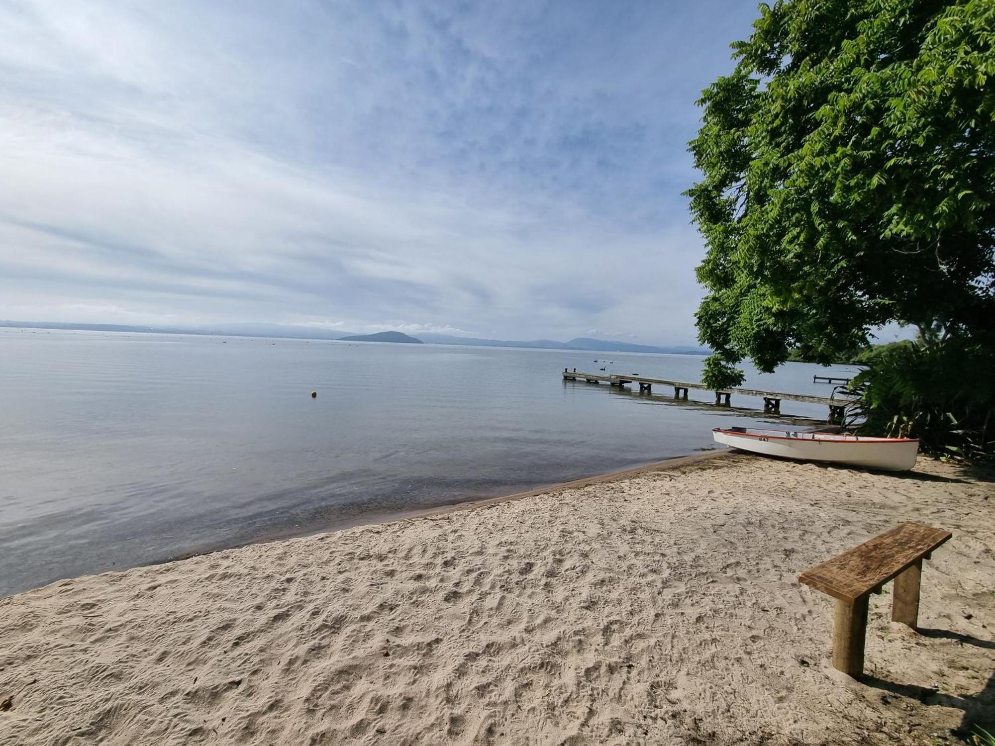 Lake Haven - On The Lakefront Hamurana Exterior photo